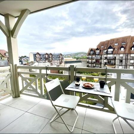 Sejour Authentique - Balcon, Parking & Wifi Ultra-Rapide Apartment Deauville Luaran gambar