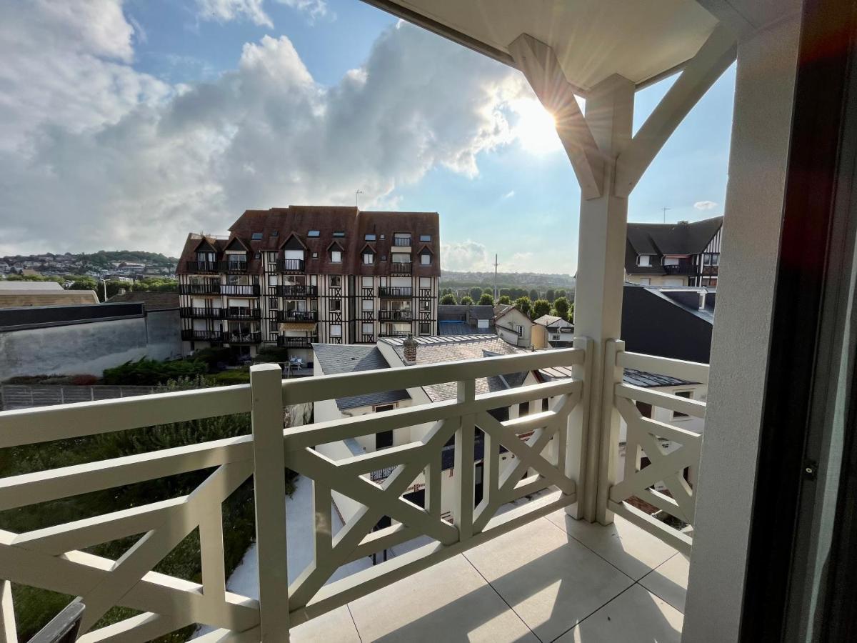 Sejour Authentique - Balcon, Parking & Wifi Ultra-Rapide Apartment Deauville Luaran gambar
