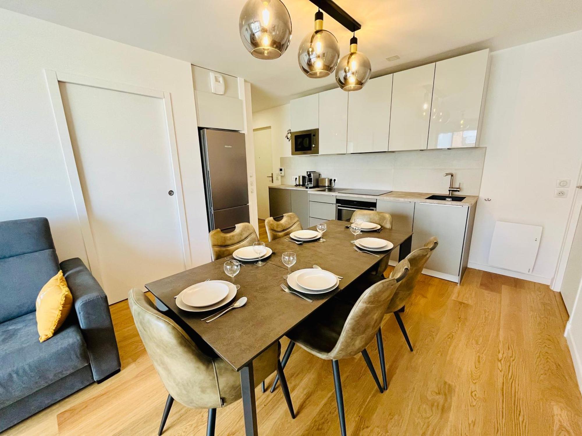 Sejour Authentique - Balcon, Parking & Wifi Ultra-Rapide Apartment Deauville Luaran gambar