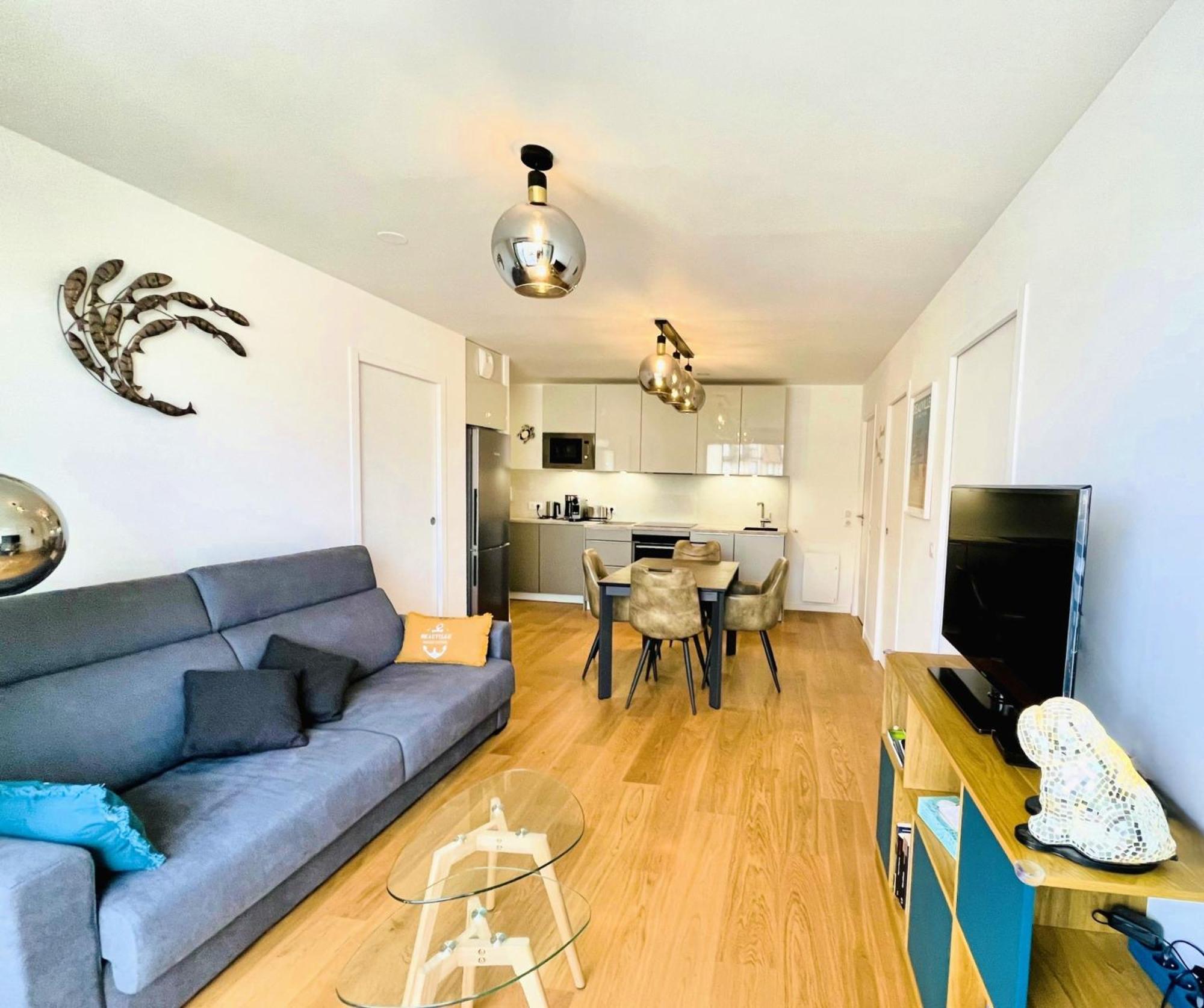 Sejour Authentique - Balcon, Parking & Wifi Ultra-Rapide Apartment Deauville Luaran gambar