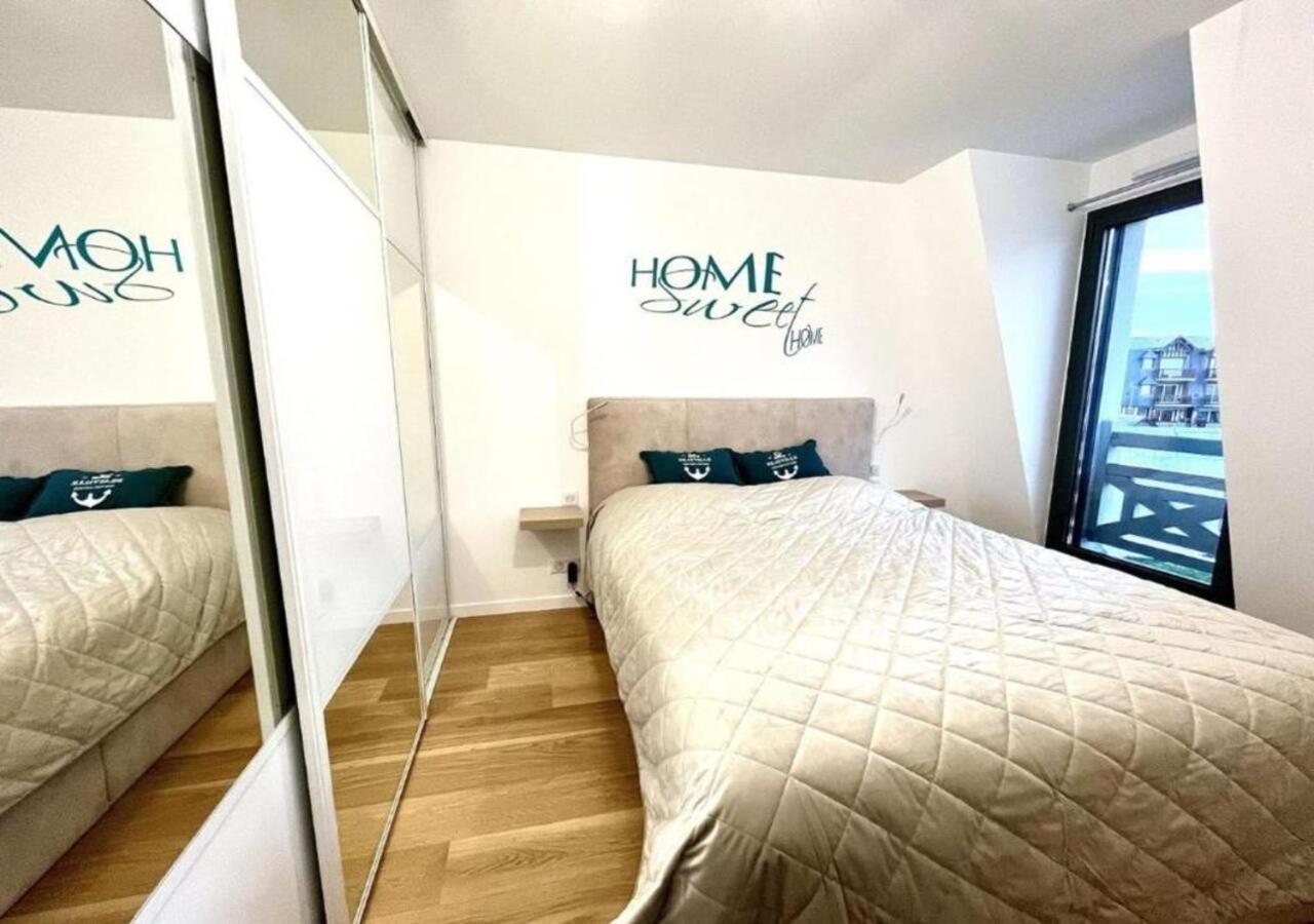 Sejour Authentique - Balcon, Parking & Wifi Ultra-Rapide Apartment Deauville Luaran gambar
